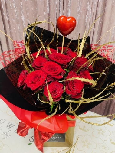 15 Red Roses & Riana Gold