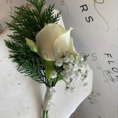 PAEONIE WHITES DOME BRIDAL BOUQUET